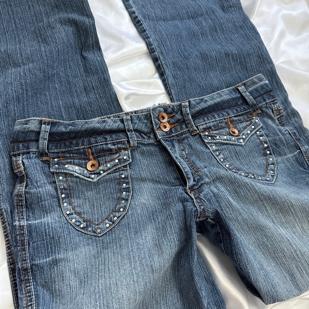 Rewind Womens Low Rise Flare Jeans Rhinestone Pocket Medium Wash Denim Size 11 - Picture 2 of 6